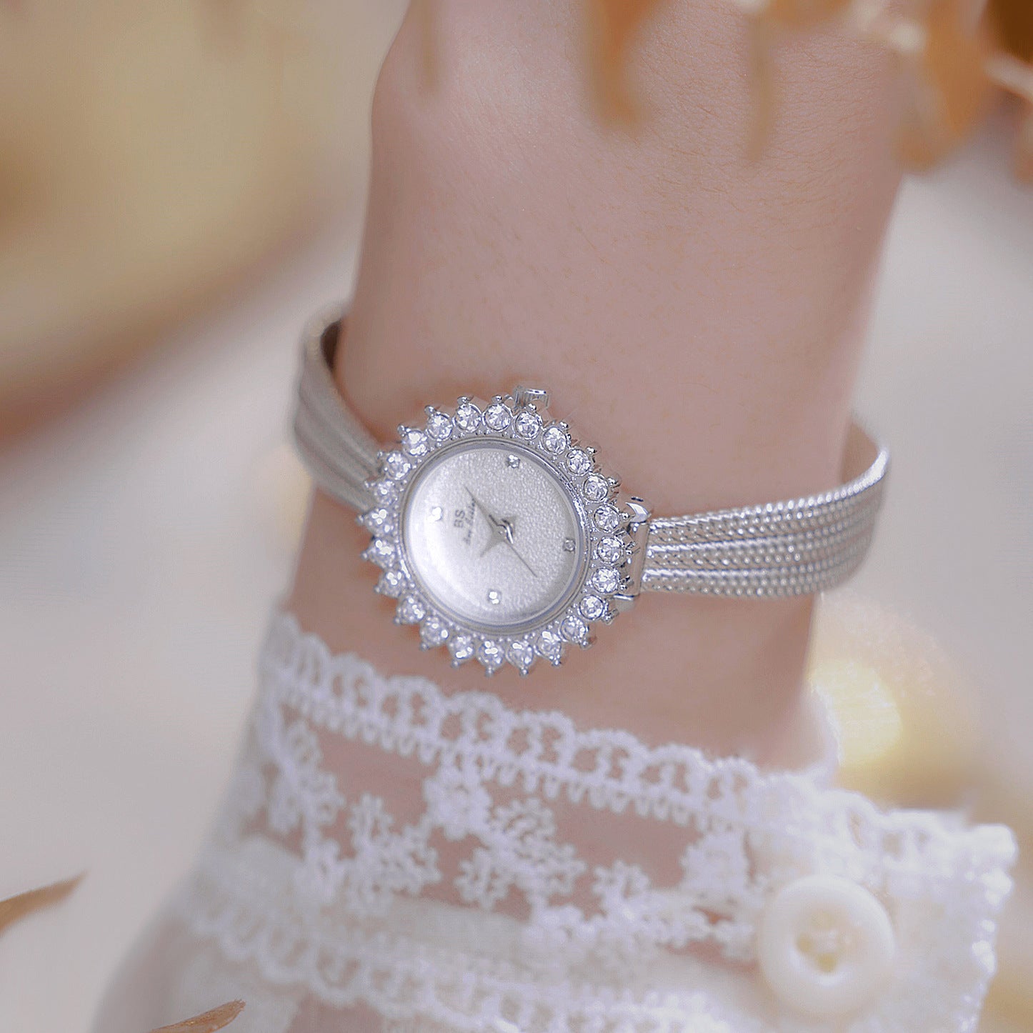 Waterproof New Toussaint Flower Women Diamond Quartz Watch